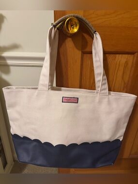 Vineyard Vines Scalloped Edge Vineyard Tote, Cream and Navy